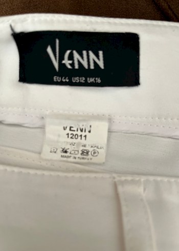 Düğmeli Beyaz Kadın Kumaş Pantolon - Görsel 3