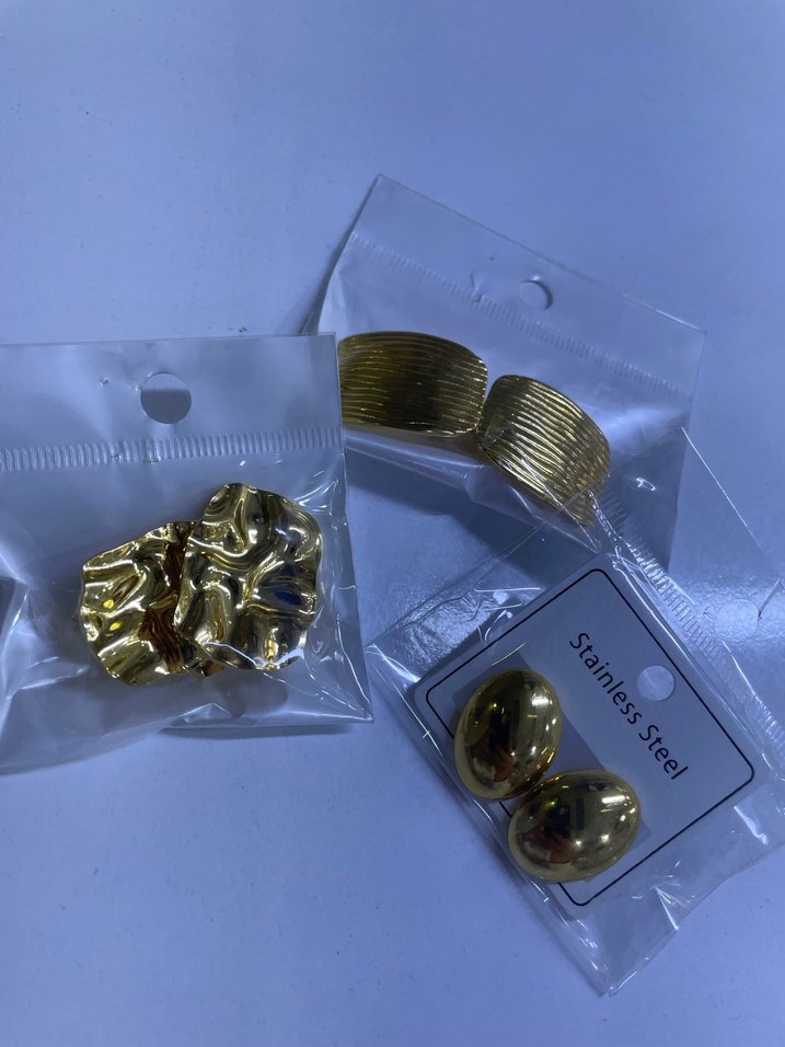 Kadın Altın Renkli Zara Model Paslanmaz Çelik Küpeler - Görsel 3