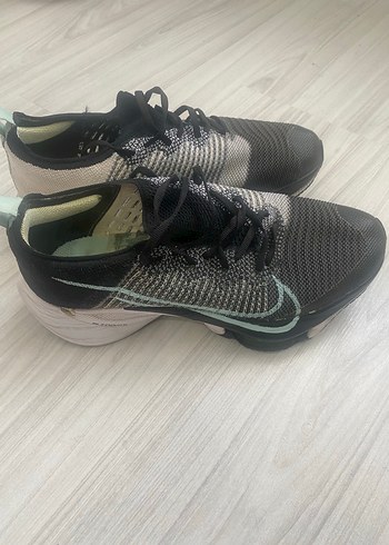 Nike koşu ayakkabısı - Görsel 2