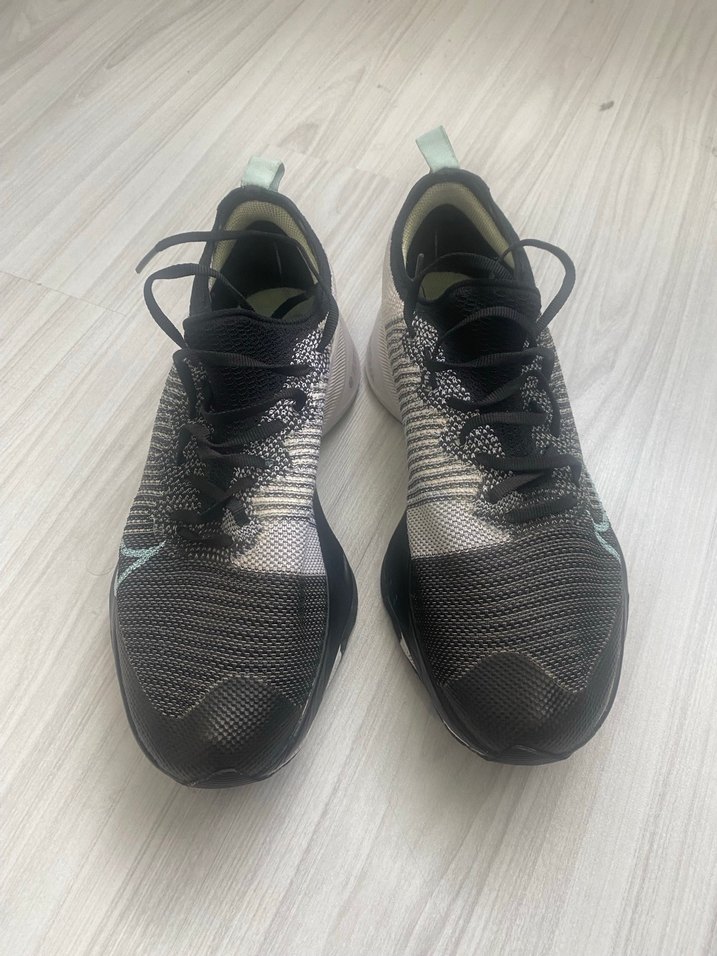 Nike koşu ayakkabısı - Görsel 3