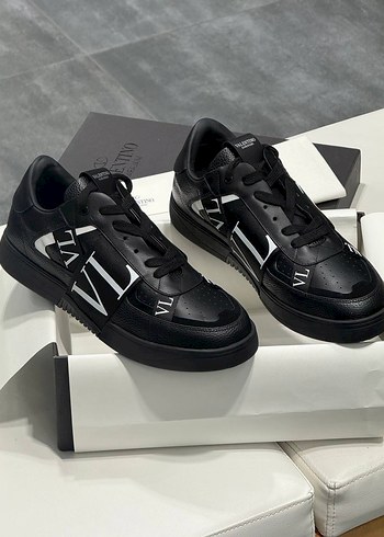 Valentino Siyah Deri Sneaker