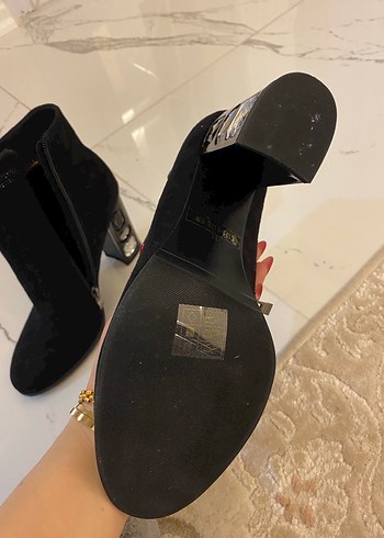 Siyah Süet Tokalı Blok Topuklu Kadın Bot - Görsel 3