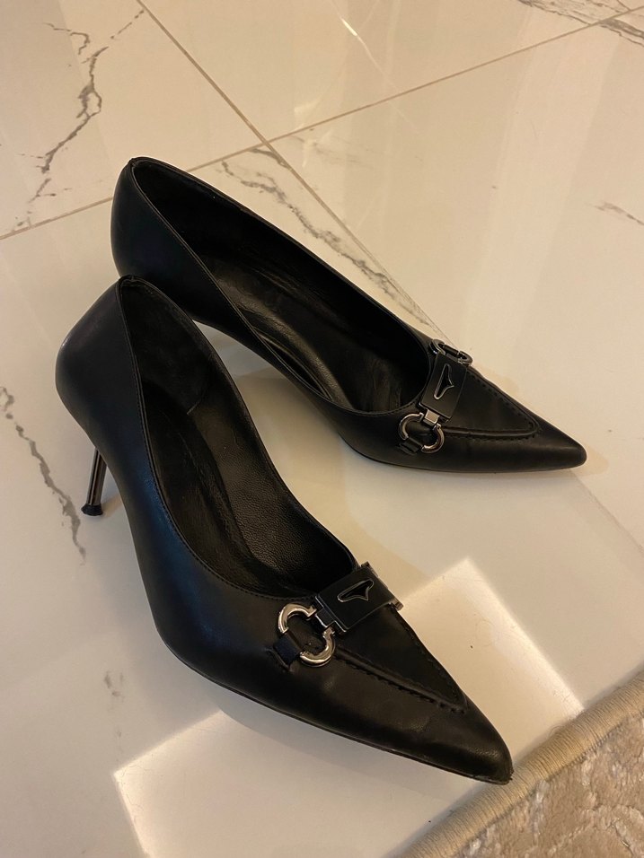 Kemer Detaylı Siyah Stiletto - Görsel 4