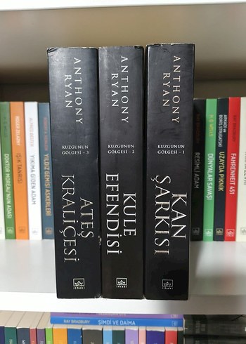 Kuzgunun Gölgesi - Anthony Ryan - Görsel 3