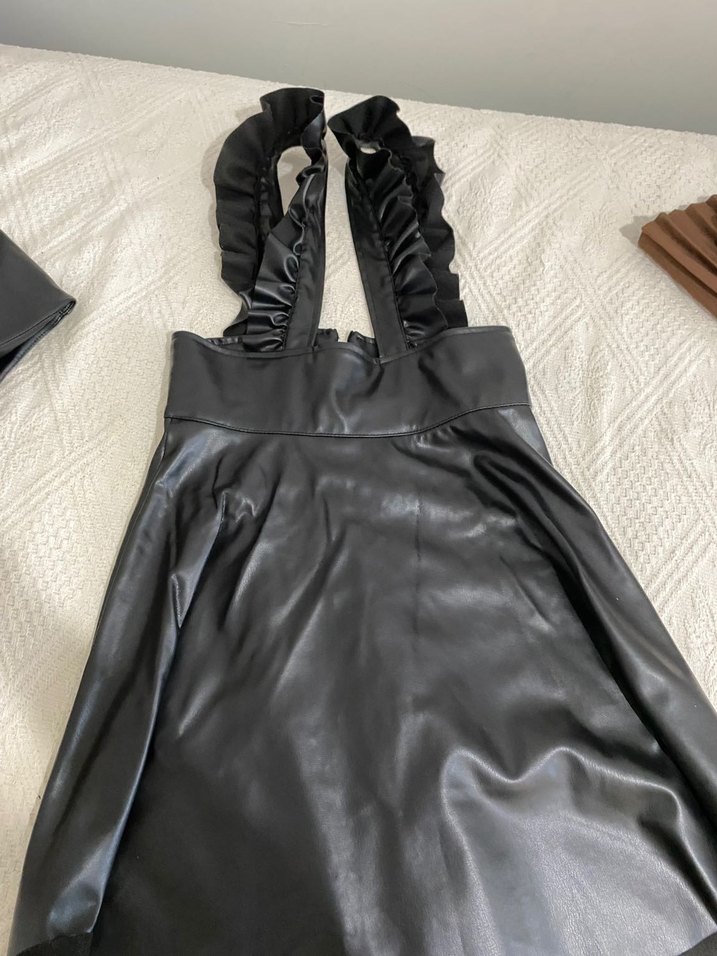 Siyah Deri Volanlı Midi Salopet - Görsel 2