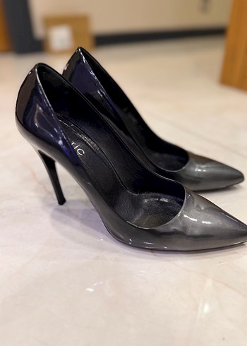 Parlak Gri Yılan Desenli Stiletto Topuklu Ayakkabı - Görsel 3