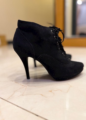 Siyah Süet Bağcıklı Stiletto Topuklu Bot - Görsel 3