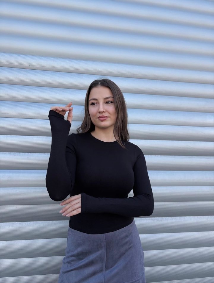 Siyah Bisiklet Yaka Parmak Detaylı Kadın Bluz - Görsel 2