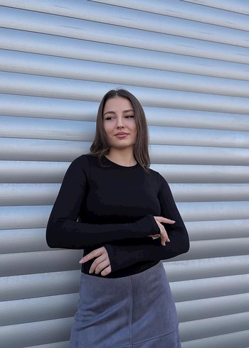 Siyah Bisiklet Yaka Parmak Detaylı Kadın Bluz - Görsel 3