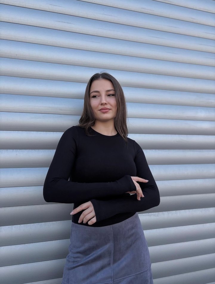 Siyah Bisiklet Yaka Parmak Detaylı Kadın Bluz - Görsel 3