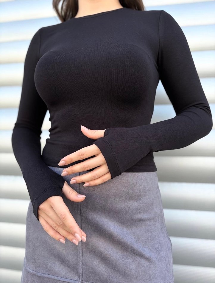 Siyah Bisiklet Yaka Parmak Detaylı Kadın Bluz - Görsel 4