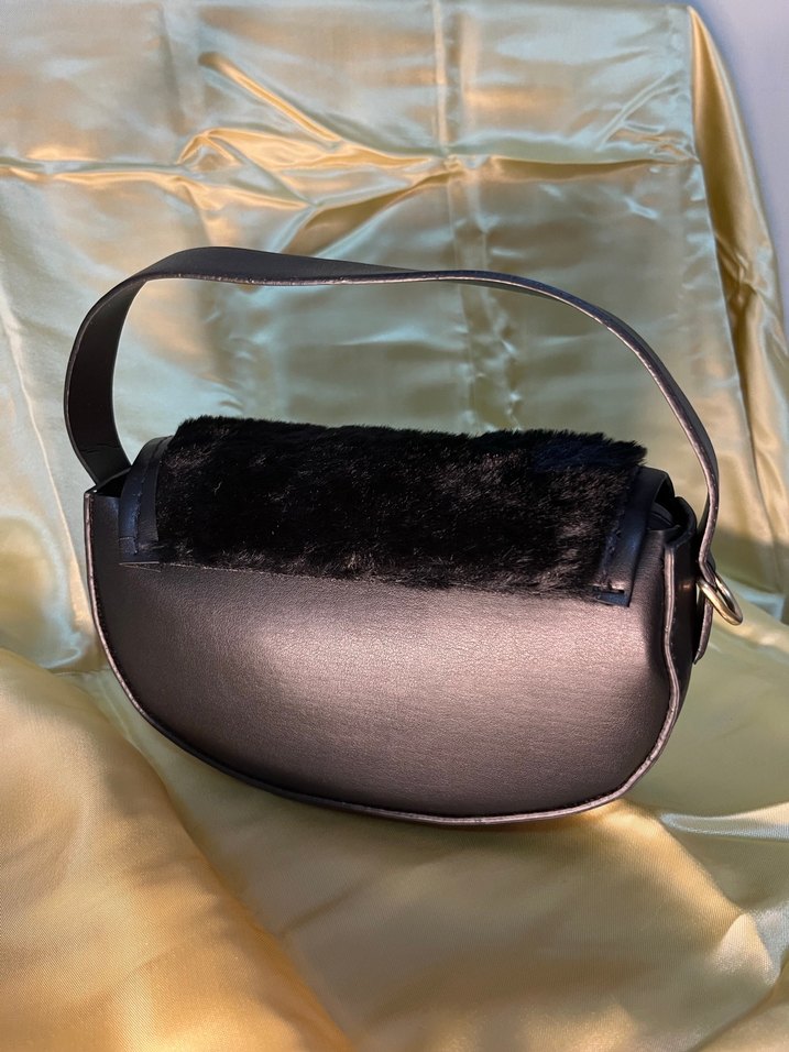 Siyah Kürklü Kadın Çantası - Görsel 2