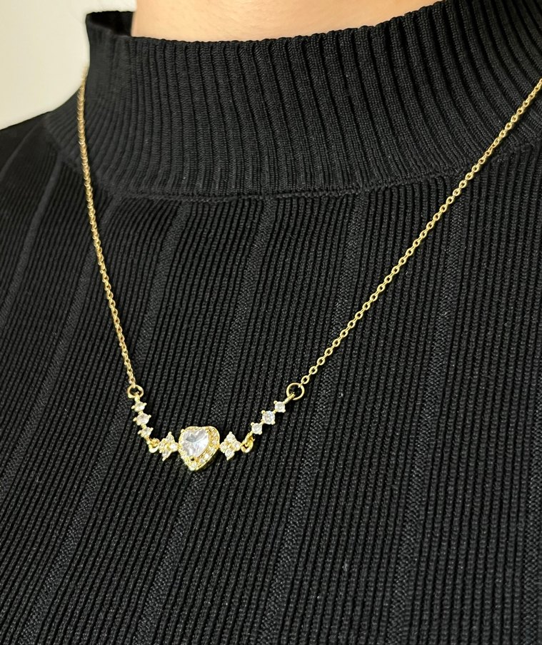 Altın Renkli Kalp Detaylı Çelik Kolye - Görsel 3