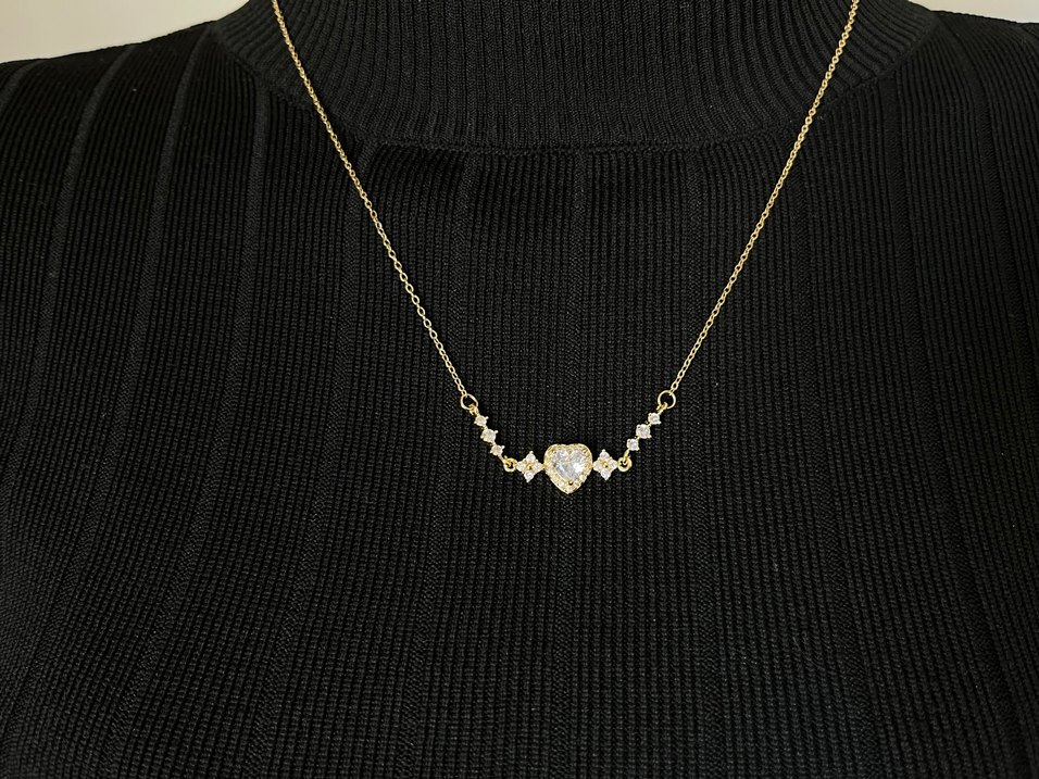 Altın Renkli Kalp Detaylı Çelik Kolye - Görsel 2