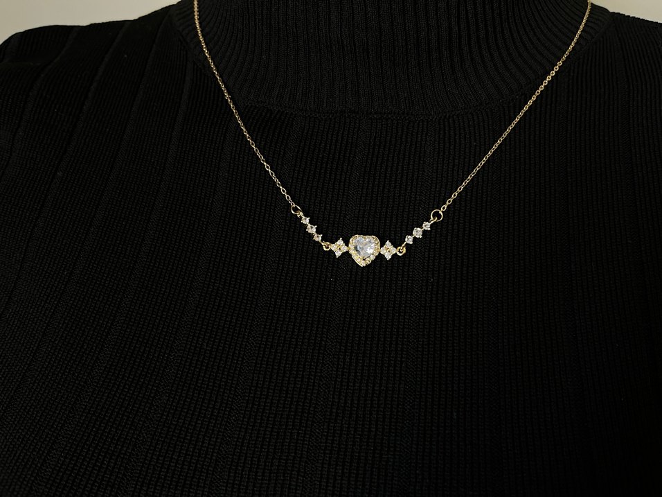 Altın Renkli Kalp Detaylı Çelik Kolye - Görsel 4