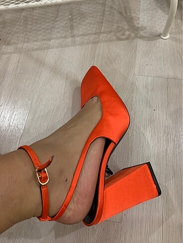 37 Beden turuncu Renk Zara topuklu ayakkabı