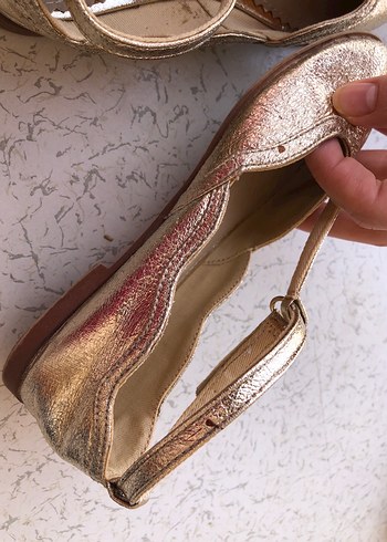 ZARA Kız Çocukları İçin Kemerli Altın Renk Babet - Görsel 5