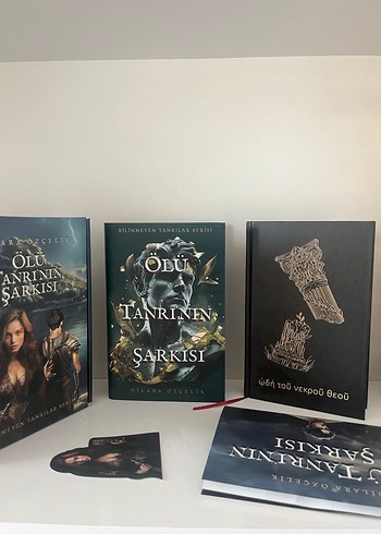 Ölü Tanrının Şarkısı - Dilara Özçelik ciltli kutulu set - Görsel 5