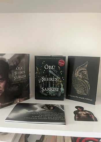 Ölü Şehrin Şarkısı - Dilara Özçelik imzalı kutulu ciltli set - Görsel 4