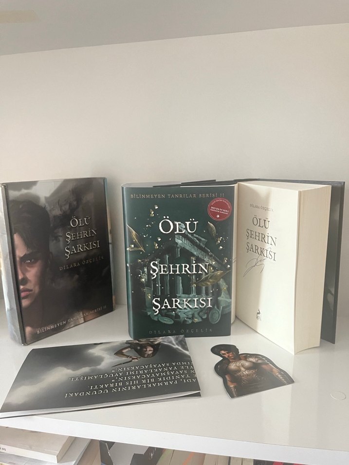 Ölü Şehrin Şarkısı - Dilara Özçelik imzalı kutulu ciltli set - Görsel 3