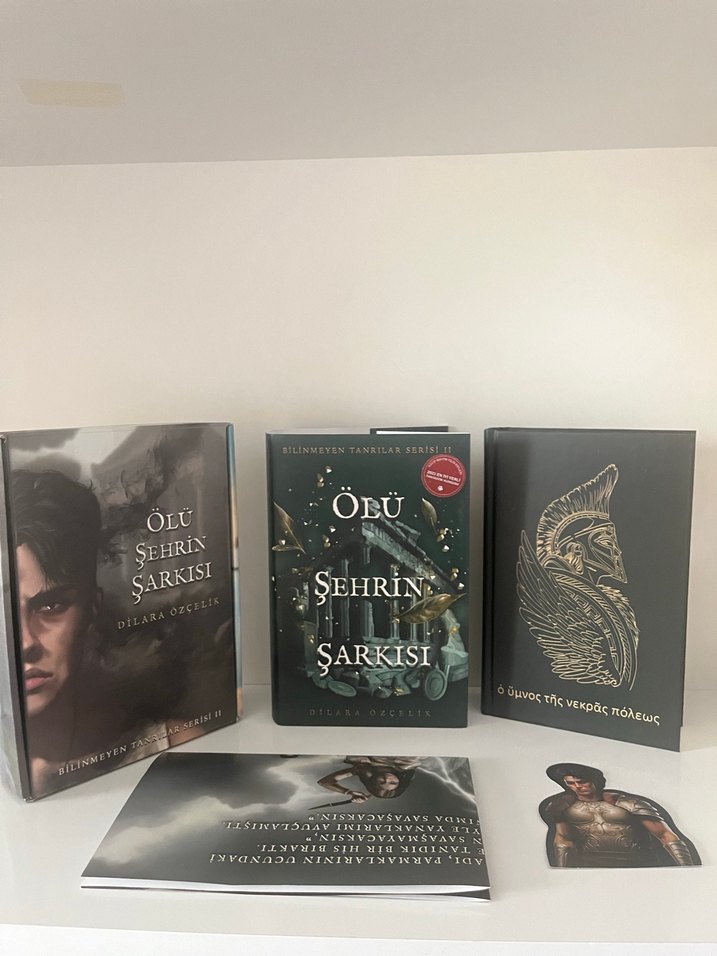 Ölü Şehrin Şarkısı - Dilara Özçelik imzalı kutulu ciltli set - Görsel 2
