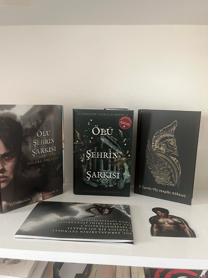 Ölü Şehrin Şarkısı - Dilara Özçelik imzalı kutulu ciltli set - Görsel 4