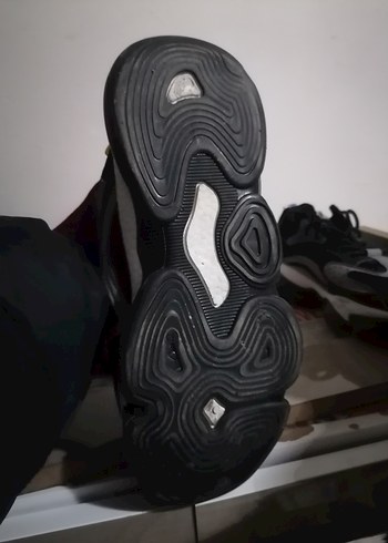 Yılan Desenli Siyah Basketbol Ayakkabısı - Görsel 2