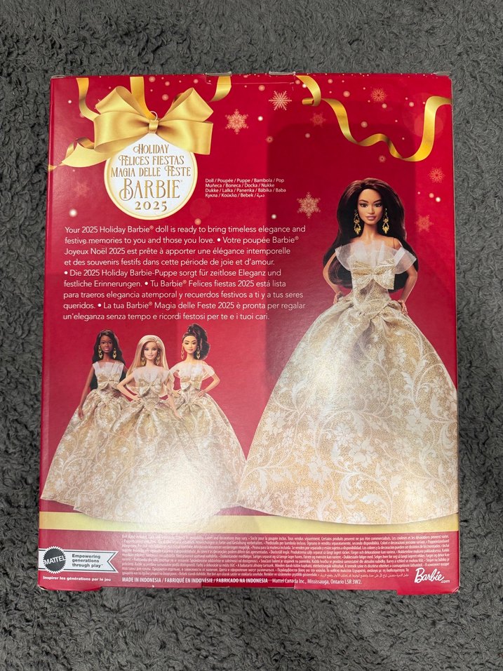 Barbie signature 2025 yılbası koleksiyon bebegi - Görsel 2