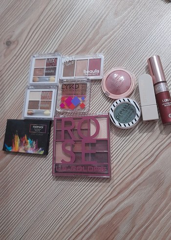 Pembe ve Açık Tonlarda Makyaj Paletleri - Görsel 2