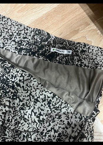 Gri Yılan Desenli Fırfırlı Mini Etek - Görsel 2