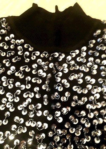 Siyah Pul Detaylı Yüksek Yakalı Kadın Süveter - Görsel 3