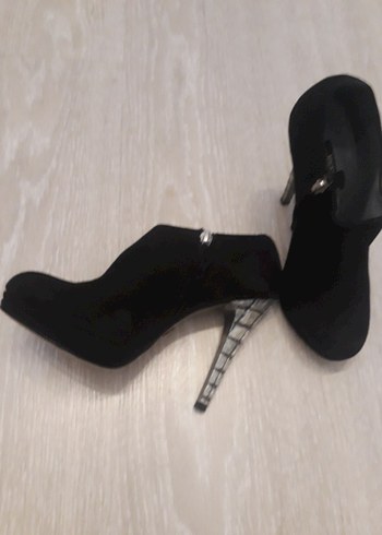 Siyah Bantlı Dolgu Topuklu Kadın Bot - Görsel 5