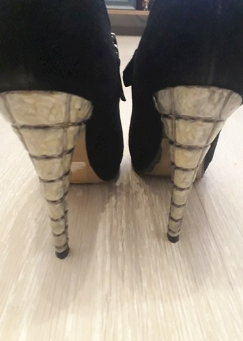 Siyah Bantlı Dolgu Topuklu Kadın Bot - Görsel 3