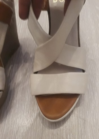 Beyaz Yılan Desenli Dolgu Topuklu Kadın Ayakkabı - Görsel 7