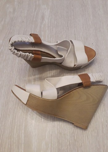 Beyaz Yılan Desenli Dolgu Topuklu Kadın Ayakkabı - Görsel 4