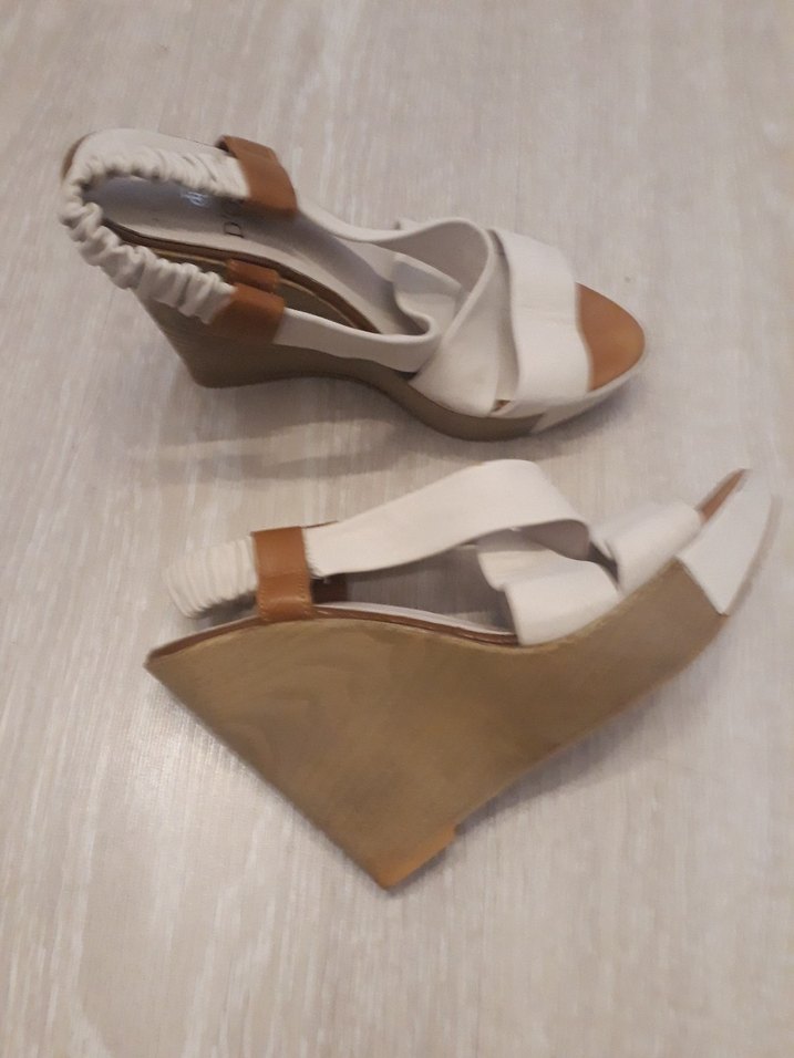 Beyaz Yılan Desenli Dolgu Topuklu Kadın Ayakkabı - Görsel 3