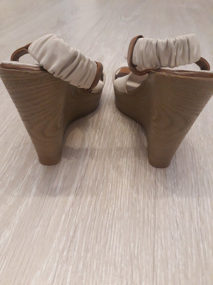 Beyaz Yılan Desenli Dolgu Topuklu Kadın Ayakkabı - Görsel 2