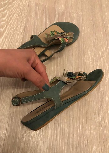 Çiçek Detaylı Bohem Dolgu Topuklu Kadın Sandalet - Görsel 3