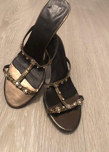 Altın Renkli Tokalı Stiletto Kadın Akşam Terliği - Görsel 3