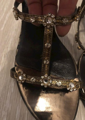 Altın Renkli Tokalı Stiletto Kadın Akşam Terliği - Görsel 2