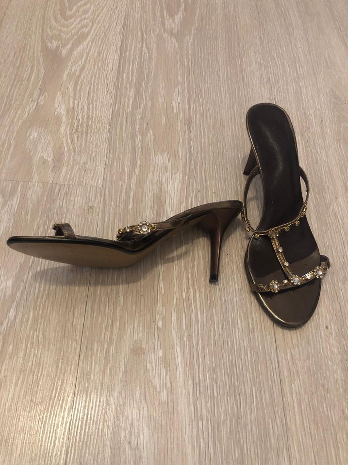 Altın Renkli Tokalı Stiletto Kadın Akşam Terliği - Görsel 4