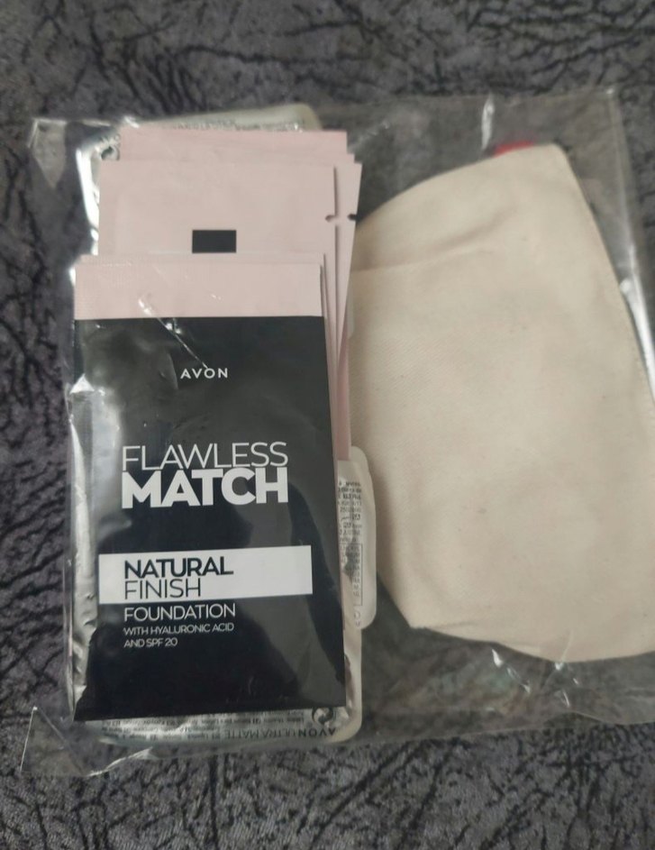 Avon Ruj ve Fondöten Seti Mini Bez Çanta Hediyeli - Görsel 3