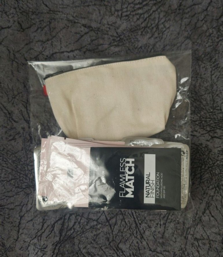 Avon Ruj ve Fondöten Seti Mini Bez Çanta Hediyeli - Görsel 4