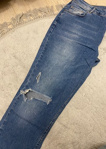 Mavi Yırtık Detaylı Geniş Kesim Kadın Kot Pantolon - Görsel 2