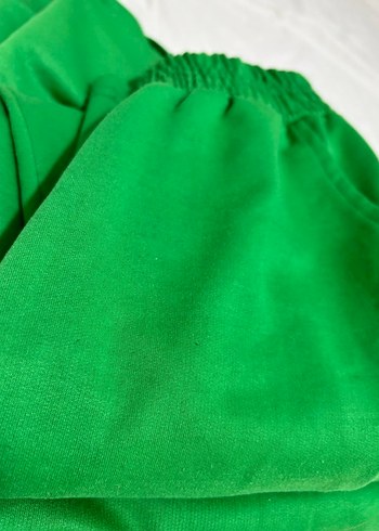 Uzun Kesim Parlak Yeşil Kadın  Takım - Görsel 3