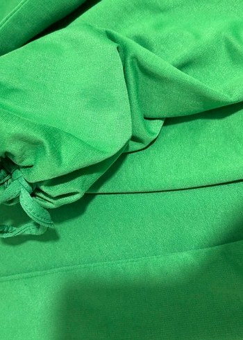 Uzun Kesim Parlak Yeşil Kadın  Takım - Görsel 2
