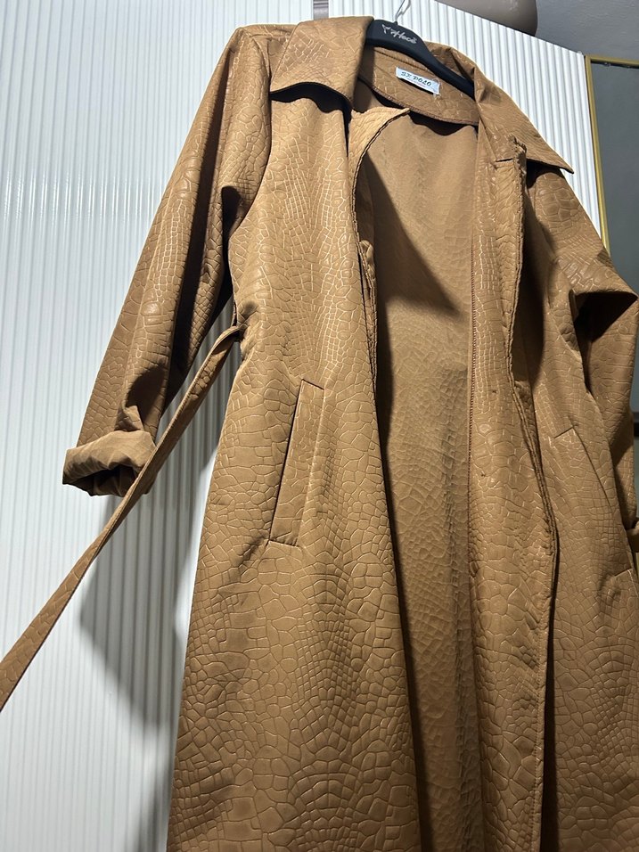 Düğmeli Kahverengi Yılan Derisi Desenli Deri Trençkot - Görsel 2