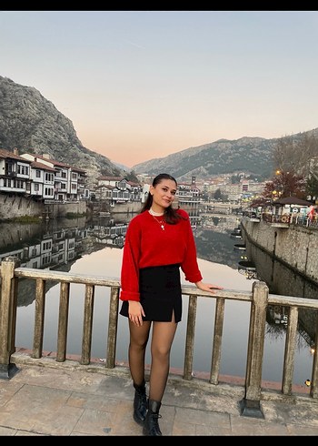 Siyah Mini Etek, Ön Yırtmaçlı, Sade Şıklık - Görsel 4