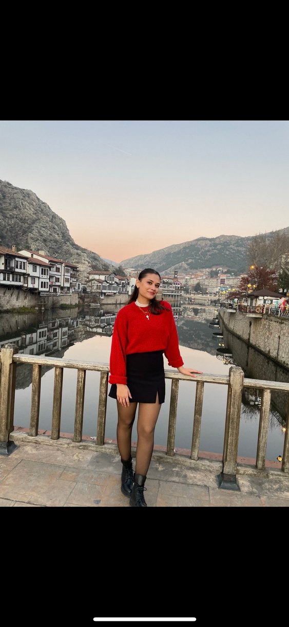 Siyah Mini Etek, Ön Yırtmaçlı, Sade Şıklık - Görsel 4