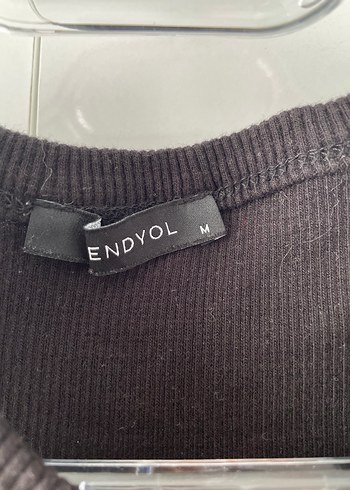 Siyah Yüksek Yakalı Kadın Atlet - Görsel 3